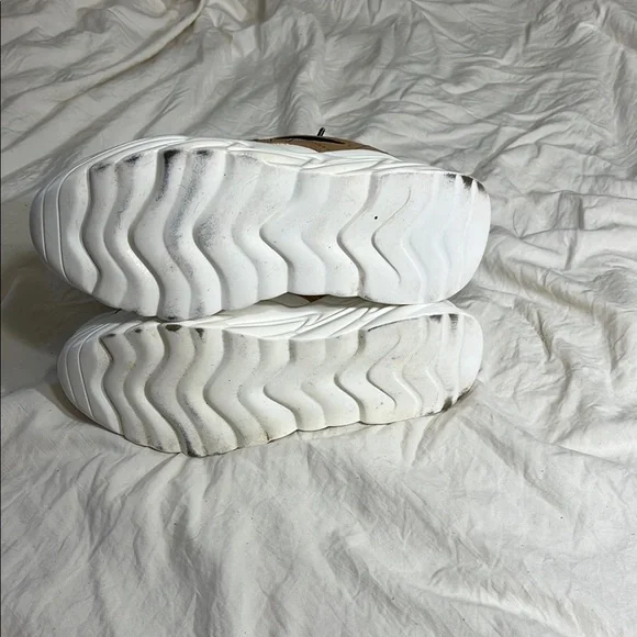 Steve Madden Tan and White Chunky Sneakers - Picture 5 of 5